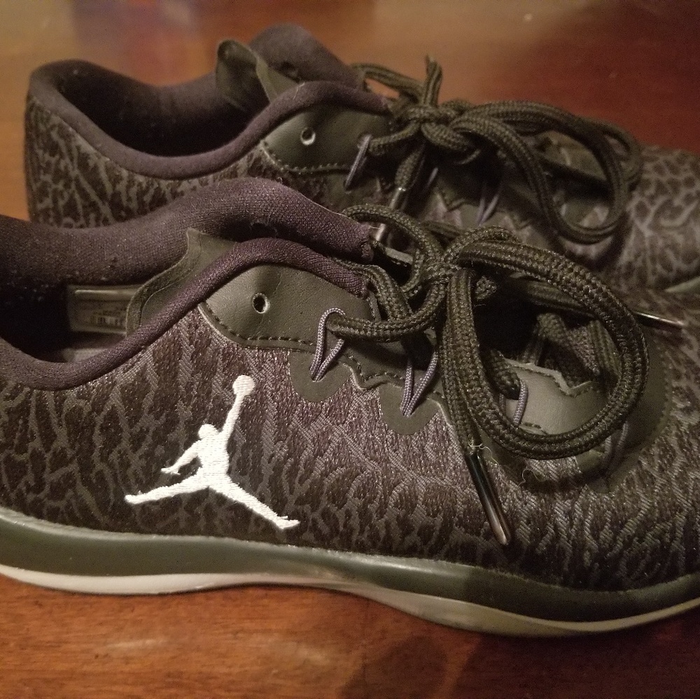 Black Jordan Running Shoes- 7Y